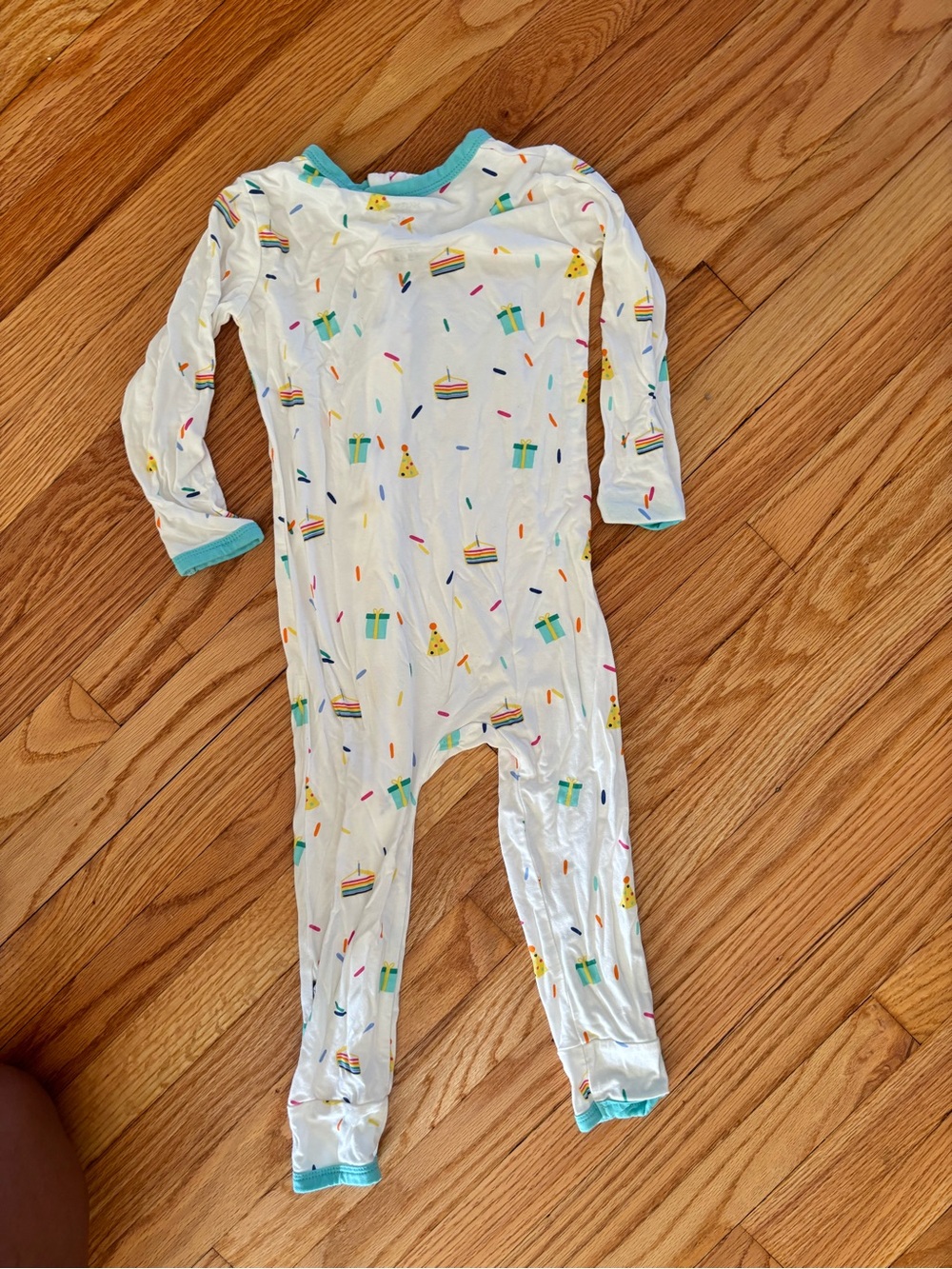 Kyte baby 4t birthday onesie - Picture 3 of 3